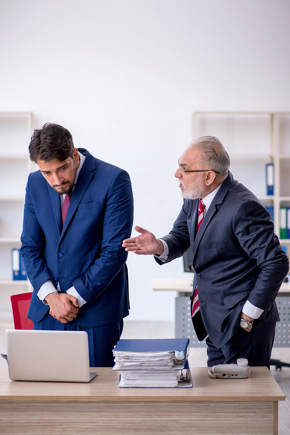 6 Signs Of A Toxic Boss & How To Deal With Them