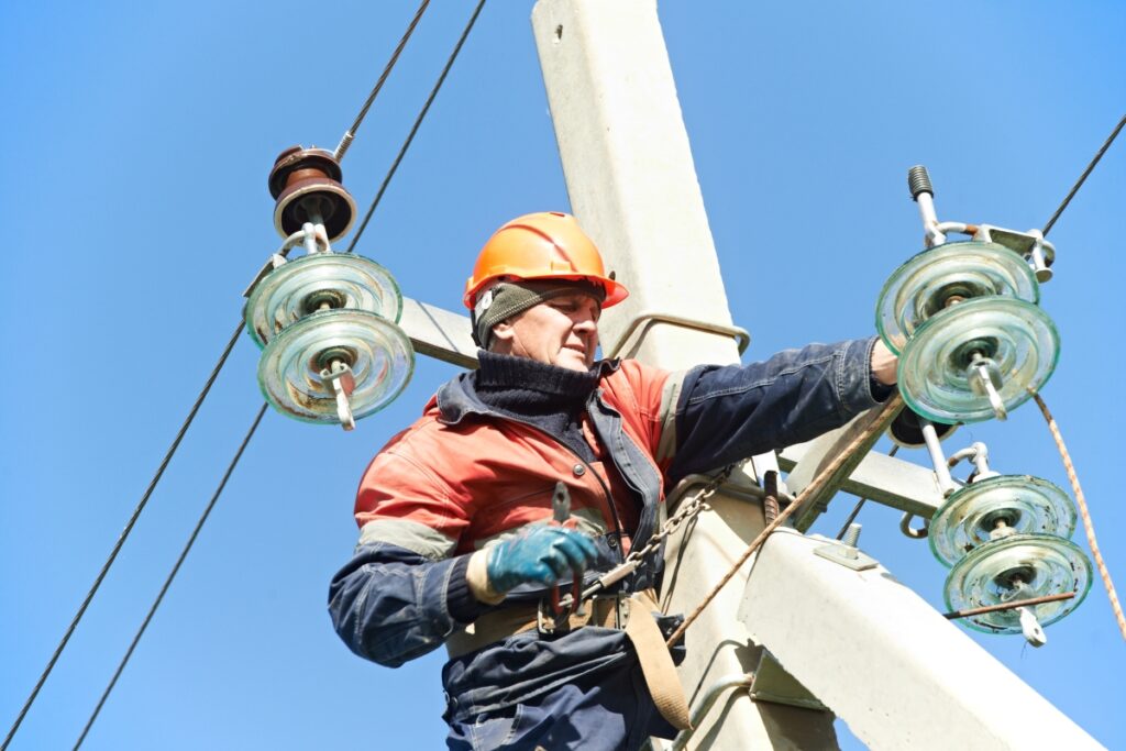 Telecommunications Line Workers